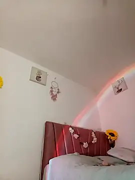 Liahdiaz  online show from September 10, 12:15 pm