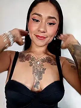 Liahdiaz  online show from December 13, 8:04 pm