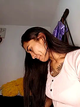 Liahdiaz  online show from November 14, 3:48 pm