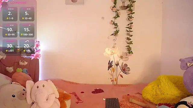 Liahdiaz  online show from March 11, 1:05 pm