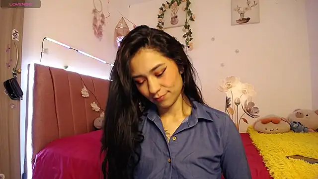 Liahdiaz  online show from April 5, 4:24 pm