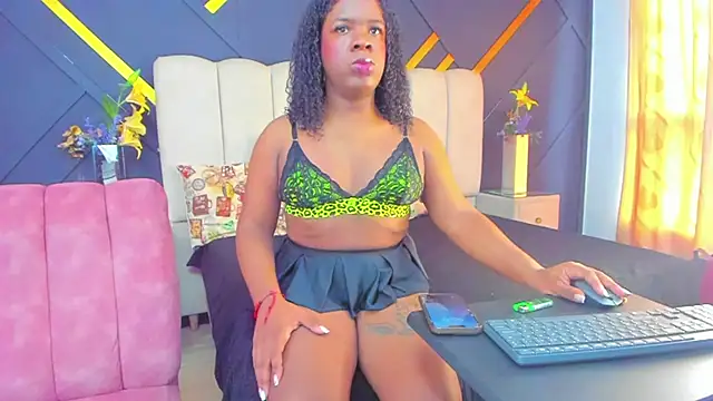 Snapshot of LicyEvans1 chatting on June 26, 2:56 pm LicyEvans1 online show from June 26, 2:56 pm