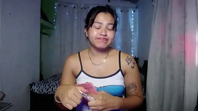 Snapshot of nahomy_vic chatting on November 1, 2:00 pm nahomy vic online show from November 1, 2:00 pm