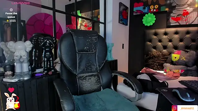 miIa bratz online show from February 3, 8:14 pm