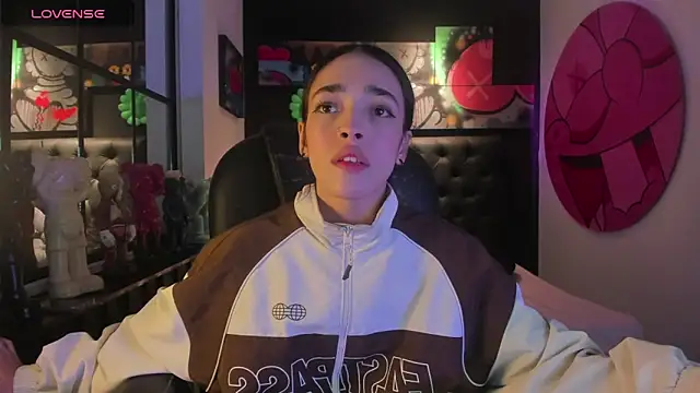 miIa bratz online show from March 6, 8:37 pm