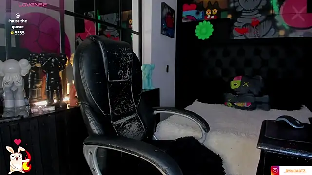 miIa bratz online show from February 5, 8:15 pm