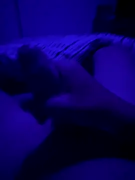 Snapshot of alex110429 chatting on October 5, 10:33 pm alex110429 online show from October 5, 10:33 pm