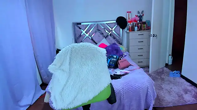 Snapshot of Luna_Analya chatting on November 17, 11:58 am Luna Analya online show from November 17, 11:58 am