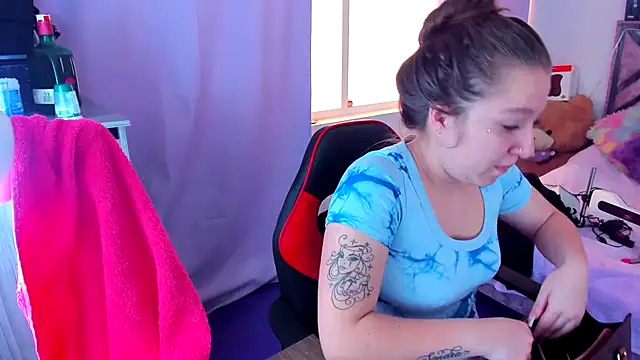 Luna Analya online show from April 18, 1:35 pm