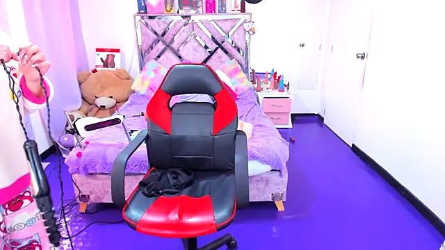 Luna Analya online show from March 7, 1:05 pm