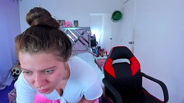 Luna Analya online show from April 16, 2:40 pm