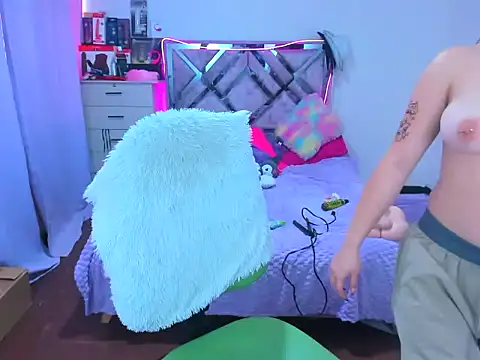 Snapshot of Luna_Analya chatting on October 21, 12:37 pm Luna Analya online show from October 21, 12:37 pm