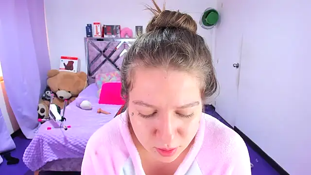 Luna Analya online show from April 11, 3:27 pm