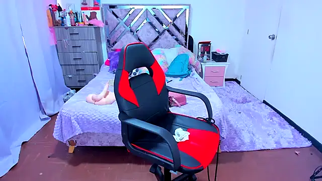 Luna Analya online show from December 5, 1:32 pm