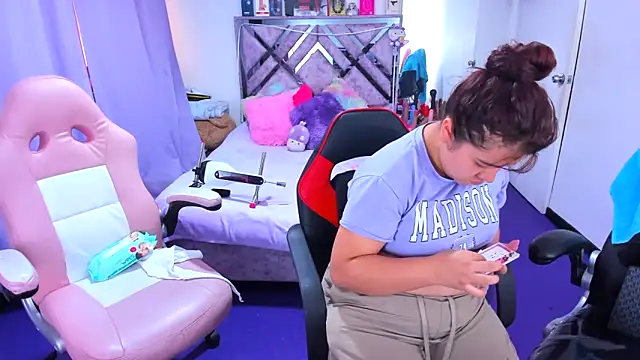 Luna Analya online show from June 10, 4:08 pm