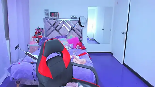 Snapshot of Luna_Analya chatting on February 12, 2:44 am Luna Analya online show from February 12, 2:44 am