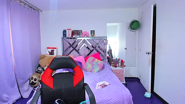 Luna Analya online show from April 8, 2:51 pm