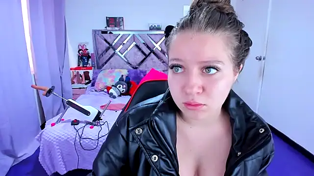 Snapshot of Luna_Analya chatting on February 19, 3:42 pm Luna Analya online show from February 19, 3:42 pm