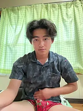 Snapshot of shoma2003 chatting on June 19, 7:25 am shoma2003 online show from June 19, 7:25 am