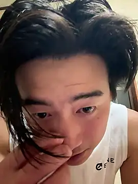 Snapshot of shoma2003 chatting on February 27, 2:06 pm shoma2003 online show from February 27, 2:06 pm