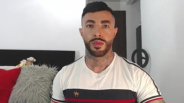 andrea de lucaa online show from May 13, 3:24 am