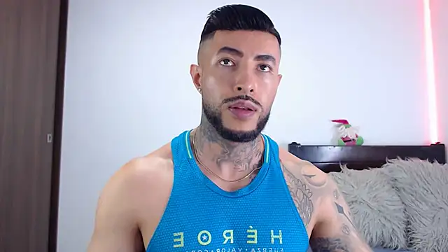 andrea de lucaa online show from December 14, 4:29 am