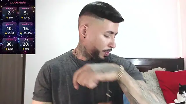 andrea de lucaa online show from March 30, 3:30 am