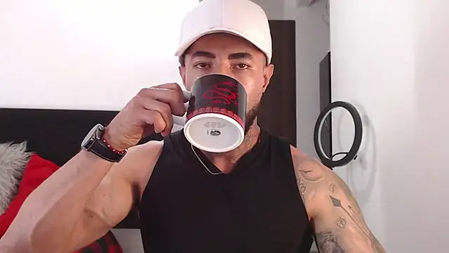 Snapshot of andrea_de_lucaa chatting on June 26, 4:18 am andrea de lucaa online show from June 26, 4:18 am