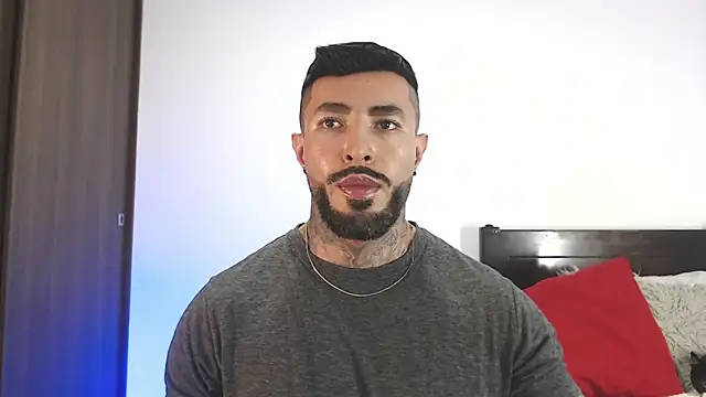 andrea de lucaa online show from April 7, 4:14 am