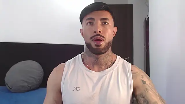 Snapshot of andrea_de_lucaa chatting on July 18, 4:43 am andrea de lucaa online show from July 18, 4:43 am