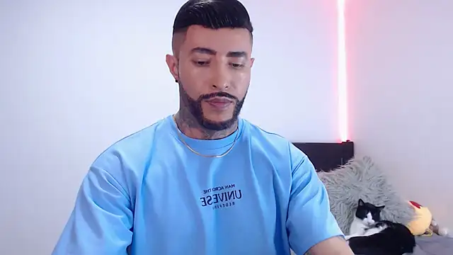 Snapshot of andrea_de_lucaa chatting on October 28, 4:02 am andrea de lucaa online show from October 28, 4:02 am