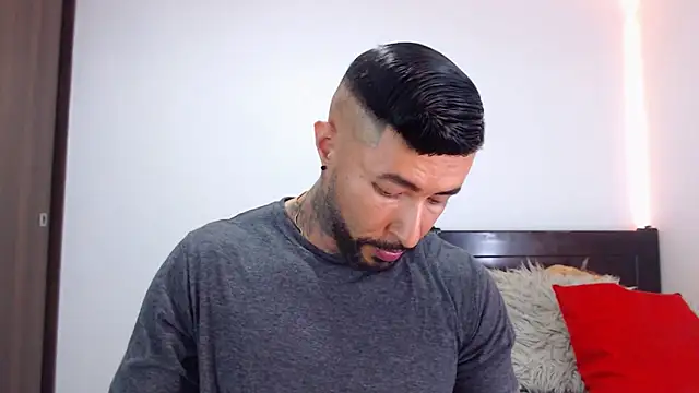 andrea de lucaa online show from February 10, 3:49 am