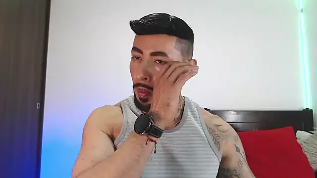 andrea de lucaa online show from April 13, 3:21 am