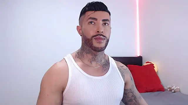 Snapshot of andrea_de_lucaa chatting on November 23, 3:49 am andrea de lucaa online show from November 23, 3:49 am