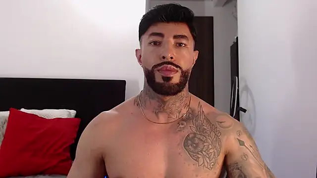 Snapshot of andrea_de_lucaa chatting on June 5, 3:33 am andrea de lucaa online show from June 5, 3:33 am