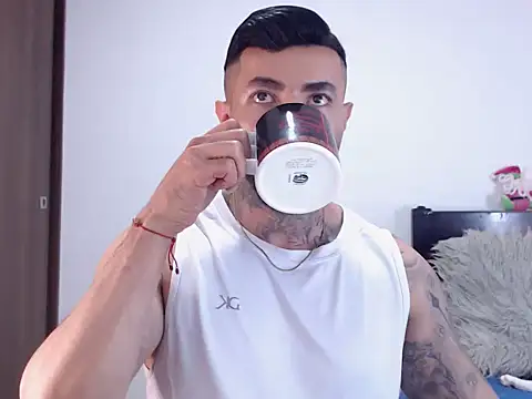 Snapshot of andrea_de_lucaa chatting on December 3, 4:13 am andrea de lucaa online show from December 3, 4:13 am