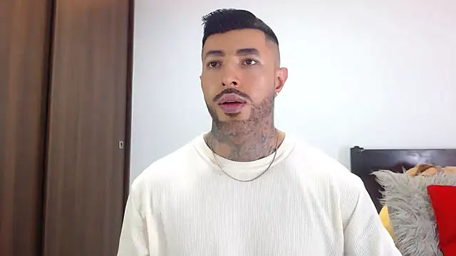 andrea de lucaa online show from February 14, 3:29 am