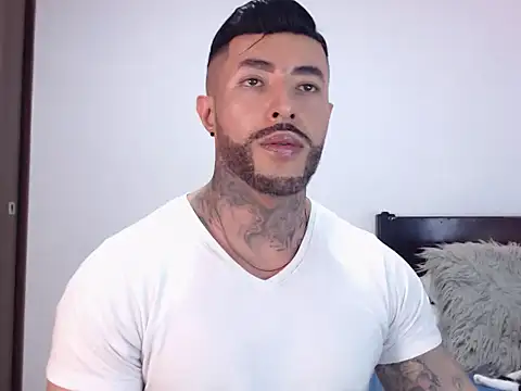 Snapshot of andrea_de_lucaa chatting on November 29, 4:34 am andrea de lucaa online show from November 29, 4:34 am