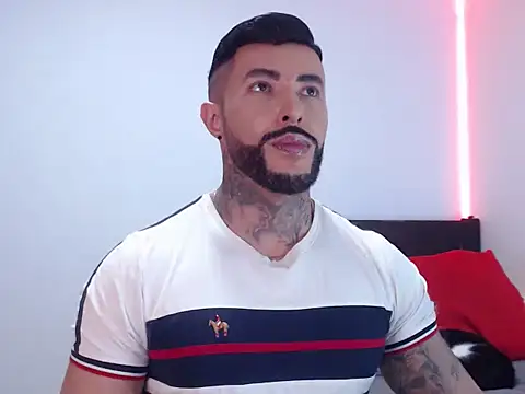 Snapshot of andrea_de_lucaa chatting on November 11, 4:18 am andrea de lucaa online show from November 11, 4:18 am