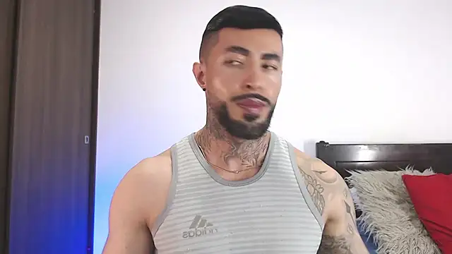 andrea de lucaa online show from April 8, 3:52 am