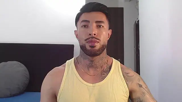 Snapshot of andrea_de_lucaa chatting on July 17, 3:48 am andrea de lucaa online show from July 17, 3:48 am