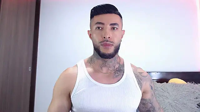 andrea de lucaa online show from December 19, 1:42 am