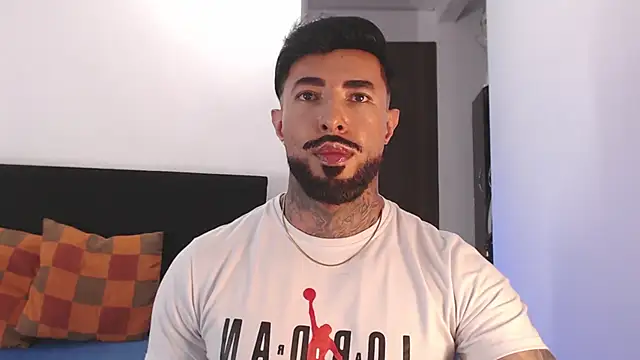 Snapshot of andrea_de_lucaa chatting on July 4, 3:46 am andrea de lucaa online show from July 4, 3:46 am