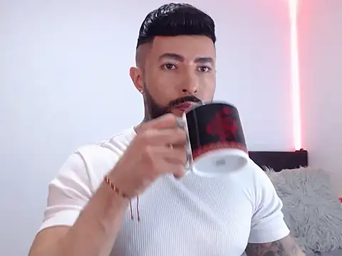 Snapshot of andrea_de_lucaa chatting on October 22, 4:01 am andrea de lucaa online show from October 22, 4:01 am