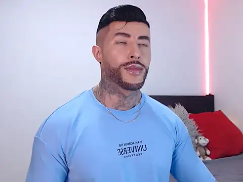 Snapshot of andrea_de_lucaa chatting on November 26, 4:23 am andrea de lucaa online show from November 26, 4:23 am