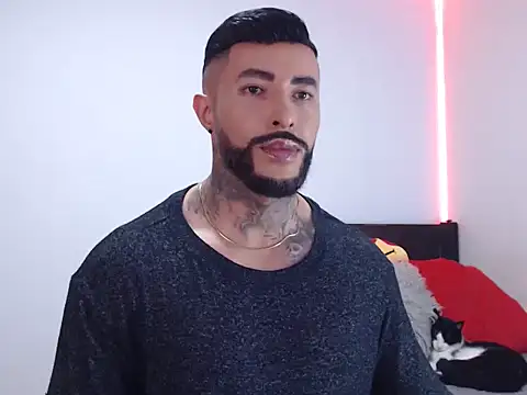 Snapshot of andrea_de_lucaa chatting on November 18, 3:43 am andrea de lucaa online show from November 18, 3:43 am