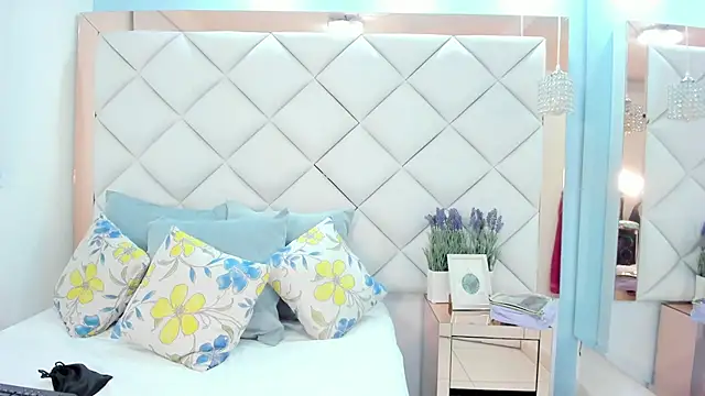 megannherrera online show from February 8, 1:42 pm