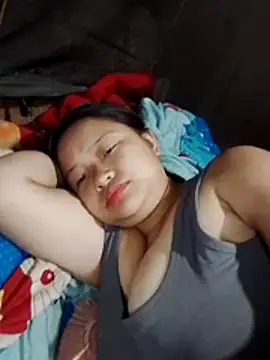 Snapshot of girl-babi chatting on October 18, 1:51 am girl-babi online show from October 18, 1:51 am