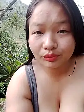 Snapshot of girl-babi chatting on September 28, 9:05 am girl-babi online show from September 28, 9:05 am