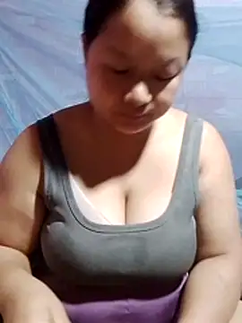 Snapshot of girl-babi chatting on July 8, 2:24 am girl-babi online show from July 8, 2:24 am